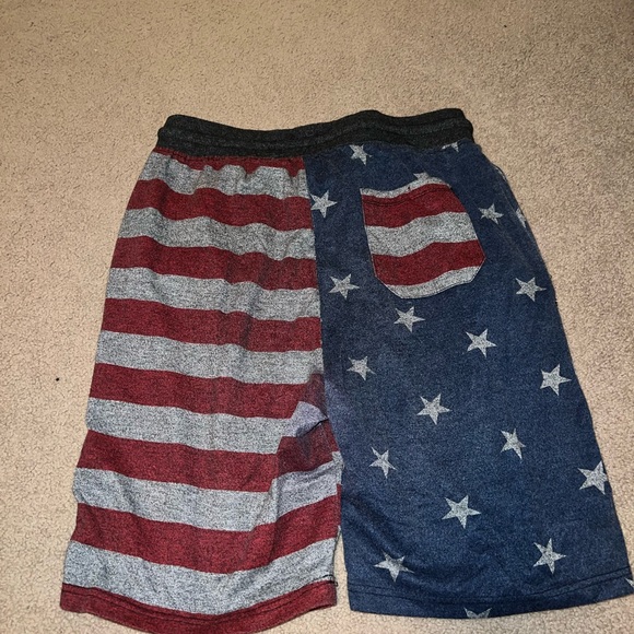 Men’s American Flag shorts - Picture 2 of 3